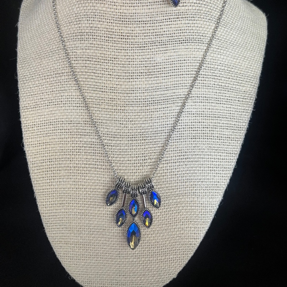 Necklace and earring sets